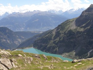 Le Barrage du Rawil à 15 km (alt. 1800m) Sa magnifique promenade autour du lac et ses sources internet : Sentier du barrage de Zeuzier  Randonature